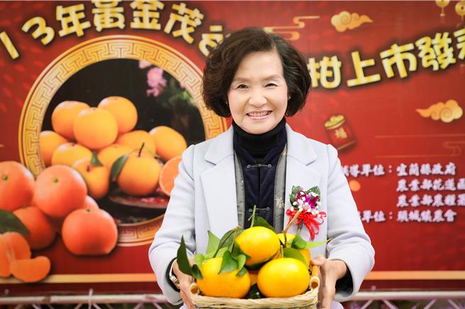 宜兰县长林姿妙呼吁全国消费者多多採购，作为家中自用或致赠亲朋好友的最佳伴手礼，象徵「大吉大利」过好年。（宜兰县政府提供／吴佩蓉宜兰传真）