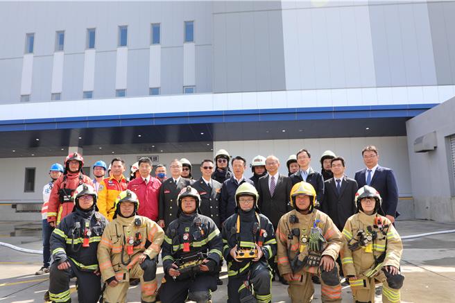 嘉义县消防局全台首创，成为第一个与工研院在化灾应变上携手签约合作的消防单位。（吕妍庭摄）