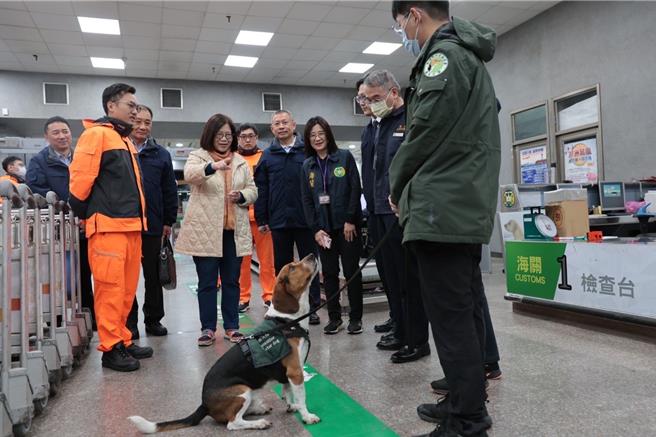 海巡偵搜犬投入國境防疫工作。（海巡署提供）