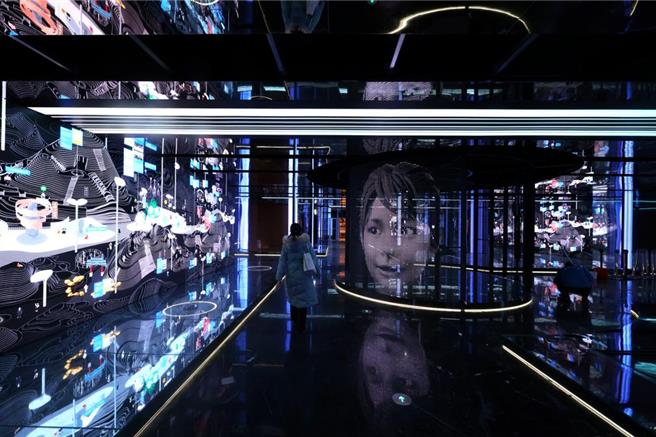 圖為北京城市圖書館元宇宙閱覽室。（圖／中新社）