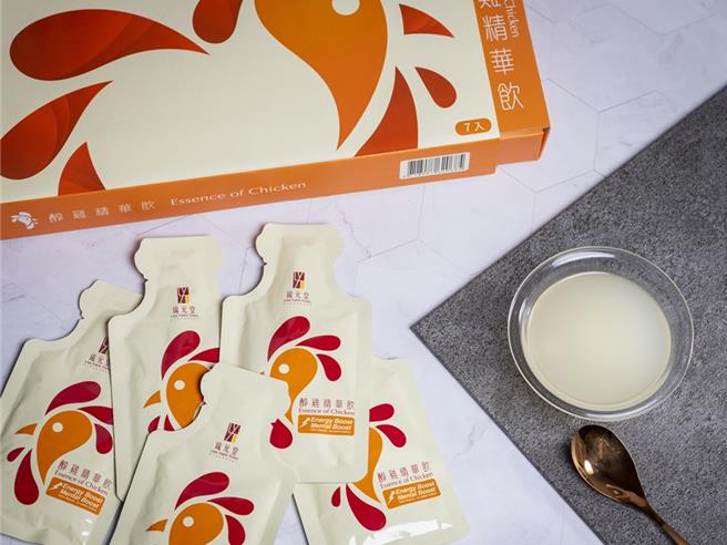 琉元堂「醇雞精華飲」號稱是滴雞精升級版，7入禮盒官網價1150元。（琉元堂提供／朱世凱台北傳真）