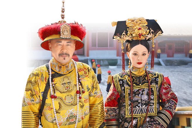 《甄嬛传》中由陈建斌饰演的雍正皇帝（左），和孙俪饰演的甄嬛。（本报系资料照片）