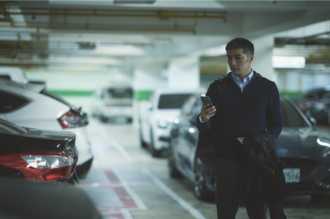 贺军翔一度被副导误认作路人。（公视、MyVideo提供）