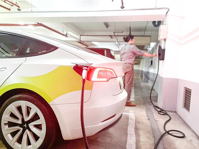 三地能源旗下特尔电力，去年已建置50座充电站，今年站数要翻倍达百站，并伺机扩充至家用充电。（三地能源提供）