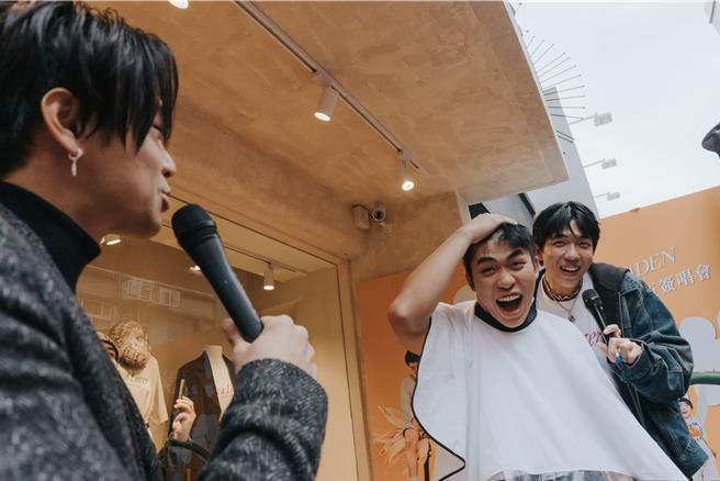 王ADEN在签唱会上演「剃头实境秀」。（爱腾音乐有限公司提供）