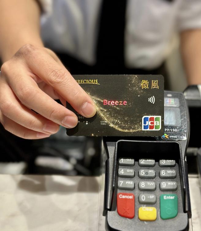 微风与联邦银行长达20年合作的「微风联名卡」即将到期，百货业界中含金量最高的联名卡，将成为继好市多联名卡后，消费市场的一大焦点。（微风提供）