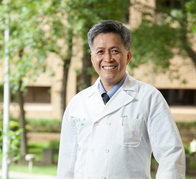 台大醫院職業醫學部主任、內科部及心臟血管中心教授蘇大成解讀Dyson全球室內空污報告，呼籲民眾注重呼吸健康。（Dyson提供／古明弘台北傳真）