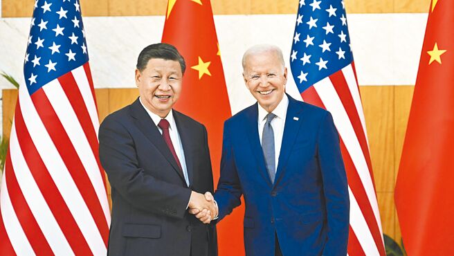 美媒引述华府官员消息称，美国总统拜登计画和大陆国家主席习近平于今年春天通话。图为2022年11月14，习近平在印尼巴峇岛同拜登会晤。（新华社）