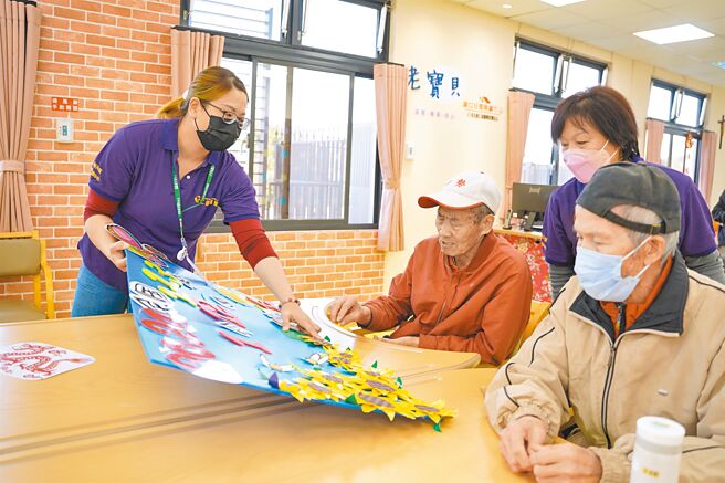 新竹县卫生局协助湖口乡、新埔镇卫生所日间照顾中心顺利委外发包，近期正式营运，期望能让更多长者受益。（新竹县府提供／邱立雅竹县传真）