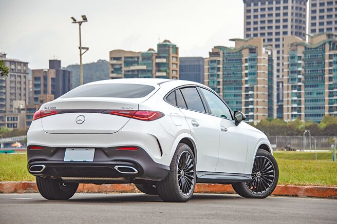 GLC Coupe車尾線條優美，尾燈造型超吸睛。（陳大任攝）