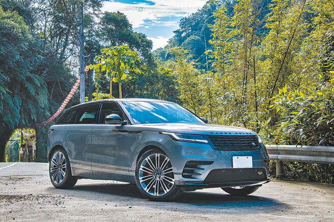 Range Rover Velar P250 DYNAMIC SE以和諧的比例和簡約的風格表彰現代奢華的風範，售價353萬元。（陳大任攝）