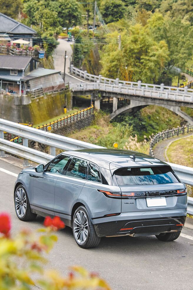 上揚的車尾造型頗具動感。（陳大任攝）