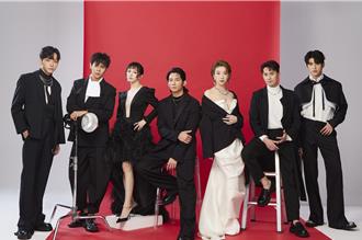 温升豪、蔡淑臻领军！伊林群星拍龙年贺卡时尚爆棚