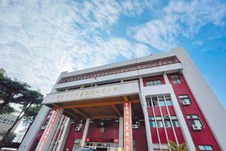 高雄警當詐團軍師「月收破200萬」   爽開百萬豪車還洩個資　