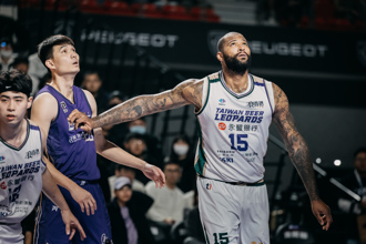 大獅風雲賽》離台前最後一戰 卡森斯只打上半場