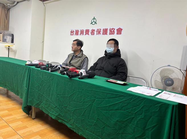 陈先生（右）今到台湾消保协会申诉并现身说法。（台湾消保协会提供）