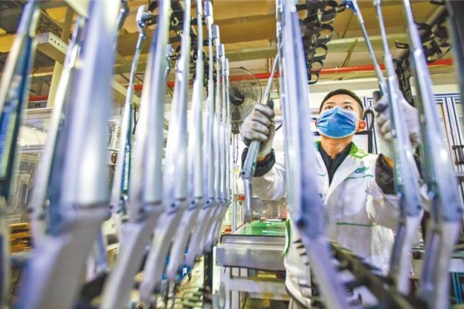 路透：中國PMI指數今年1月連續4月下跌，製造業擴張艱難。（新華社）