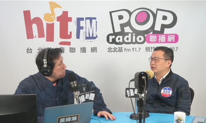 國民黨準立委羅智強（右）30日上午接受《POP撞新聞》專訪，被問到即將來臨的立法院正副院長選舉，羅智強認為藍營跑票的機率不高，最終結果還是要看民眾黨採取的策略與態度。（《POP撞新聞》提供／丁上程台北傳真）