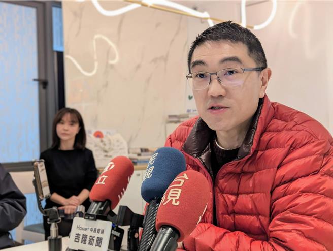 基隆市长谢国梁表示，市府将于今年中的追加预算编列增设固定式摩天轮的预算，希望明年能在国门广场树立新的地标。（张志康摄）