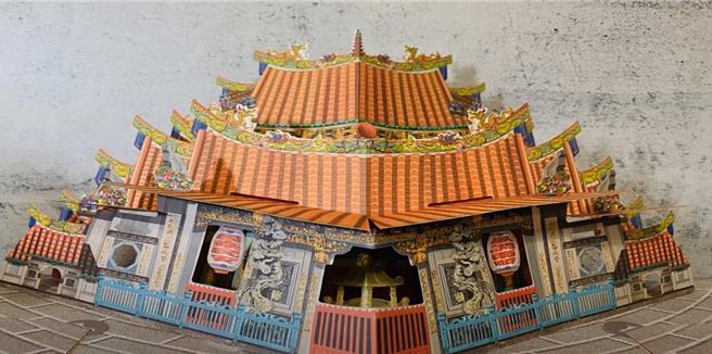 台湾工艺研究发展中心推出「神ê厝 咱ê庙」工艺立体书，搭配AR、故事导览等展现寺庙工艺之美。（台湾工艺中心提供／杨静茹南投传真）