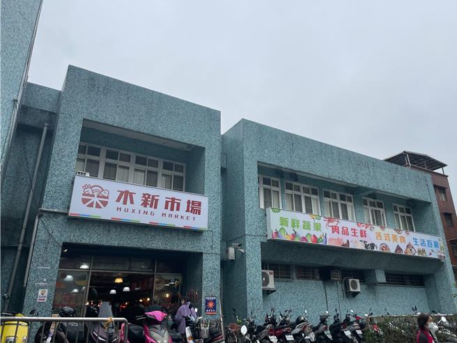 台北市文山區木新市場處低度使用狀態，2樓區民活動中心遭鑑定氯離子過高，當地里長積極推動改建。（劉彥宜攝）