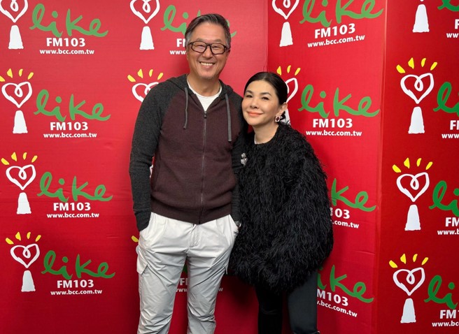 張清芳作客王偉忠電台節目。（圖／中廣提供）