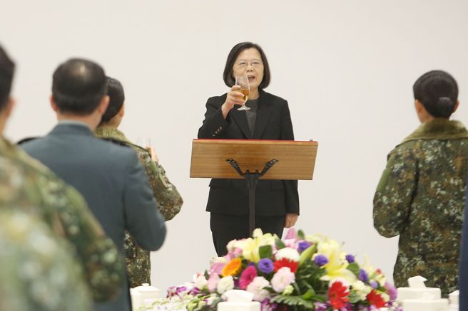 春節前赴澎湖慰勉 蔡英文：持續擴大對國軍的支持（杜宜諳攝）