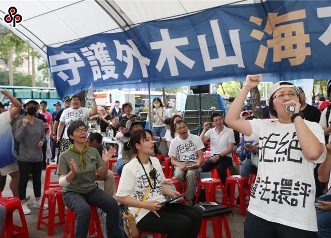 协和电厂更新改建计画（含第四天然气接收站）因涉及大规模填海造陆、毁坏珊瑚礁，引发环团不满。（报系资料照）