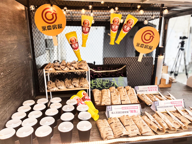 永慶房屋準備熱呼呼的帕尼尼與飲料，為女孩們加油打氣。圖/永慶房屋提供