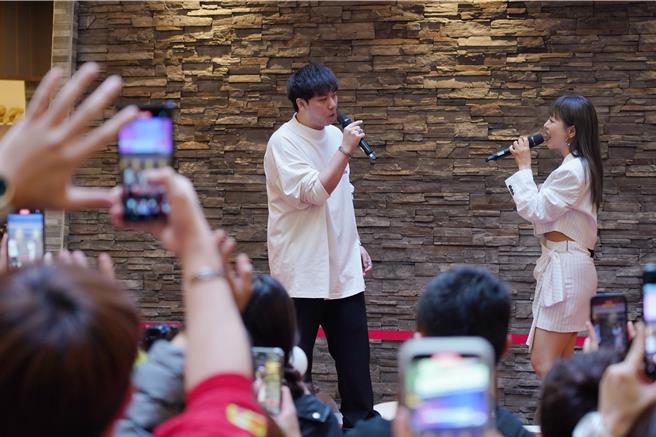 丁噹日前南下高雄举办「丁噹mic霸狂唱会」。（相信音乐提供）