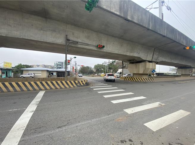 桃园中坜高铁南路、福达路口死亡车祸引重视，相关单位研拟改善方案。（吕筱蝉摄）