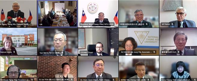 台湾大学学术联盟与捷克大学联盟视讯签约典礼。（教育部提供／林志成台北传真）