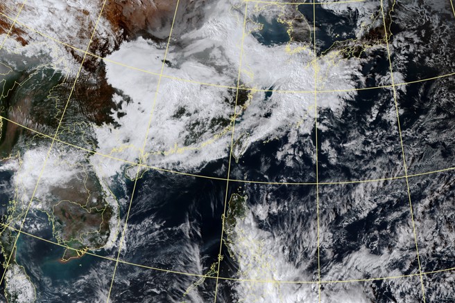 吳聖宇表示，今天早上有低雲及濃霧，若不散開的話就沒有陽光，回暖幅度小於預期，體感還是涼涼冷冷的。（中央氣象署提供）