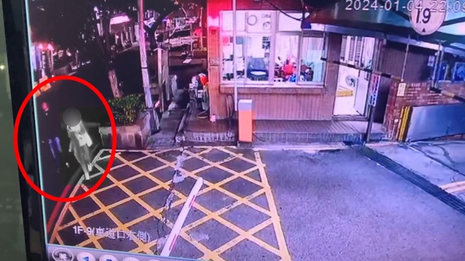 国中少女晚间返家，遇到诡异男子尾随，警方得知讯息迅速逮人。（翻摄画面）