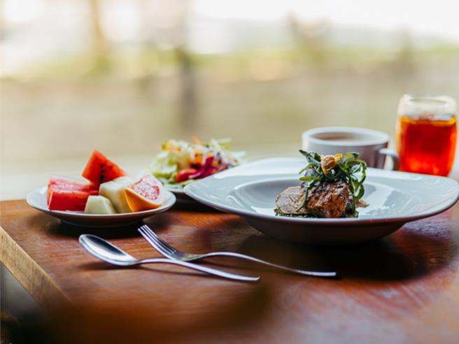 「迎春特惠 晨曦树海」专案房客隔日可享GUSTOSO义大利餐厅种类多元的自助式餐台早餐，示意图。(国泰饭店观光事业提供)
★《中时新闻网》关心您：饮酒过量，有碍健康。酒后不开车，安全有保障！