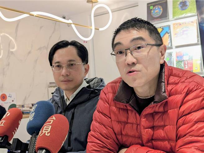 基隆市長謝國樑（右）表示，中捷獲政院核定，證明即使黨派不同，仍能攜手推動地方建設。（張志康攝）