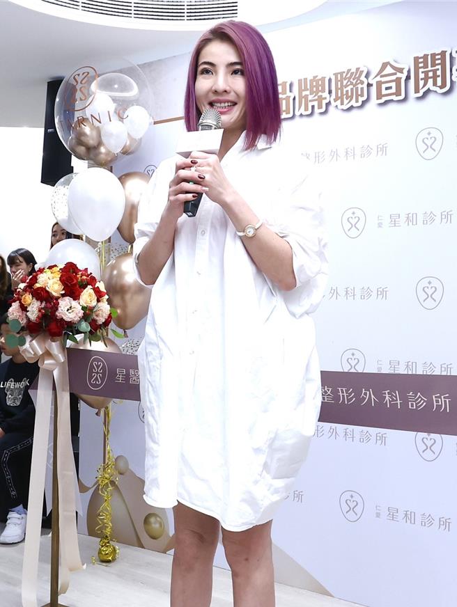 徐小可婉拒受访，火速离场。（陈俊吉摄）