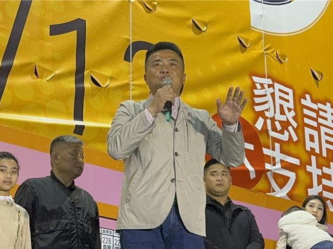 行政院29日核定中捷藍線綜合規畫案，台中二選區立委當選人顏寬恒30日說，樂見行政聽取民意，不過高雄捷運經費中央負擔6成，地方僅負擔4成，中捷藍線正好相反，希望中央不要大小眼。（潘虹恩攝）