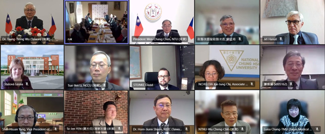 臺湾大学学术联盟与捷克大学联盟视讯签约典礼。(照片/教育部提供)