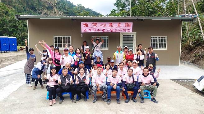 台湾心义工团协助胡家建新屋，农历年前完工落成。（读者提供／萧嘉蕙台东传真）