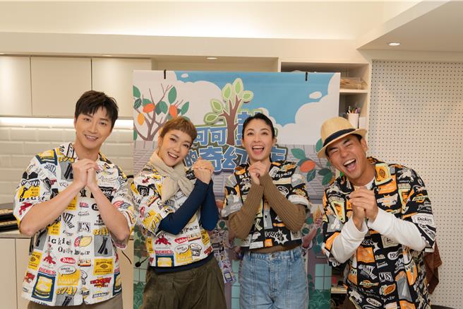 江宏杰（左起）、大霈、黄湘婷、柯有伦开心跟粉丝见面、制作甜点。（客家电视台提供）