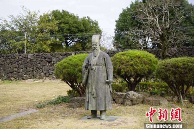 秋史馆内的秋史像。（中新网）