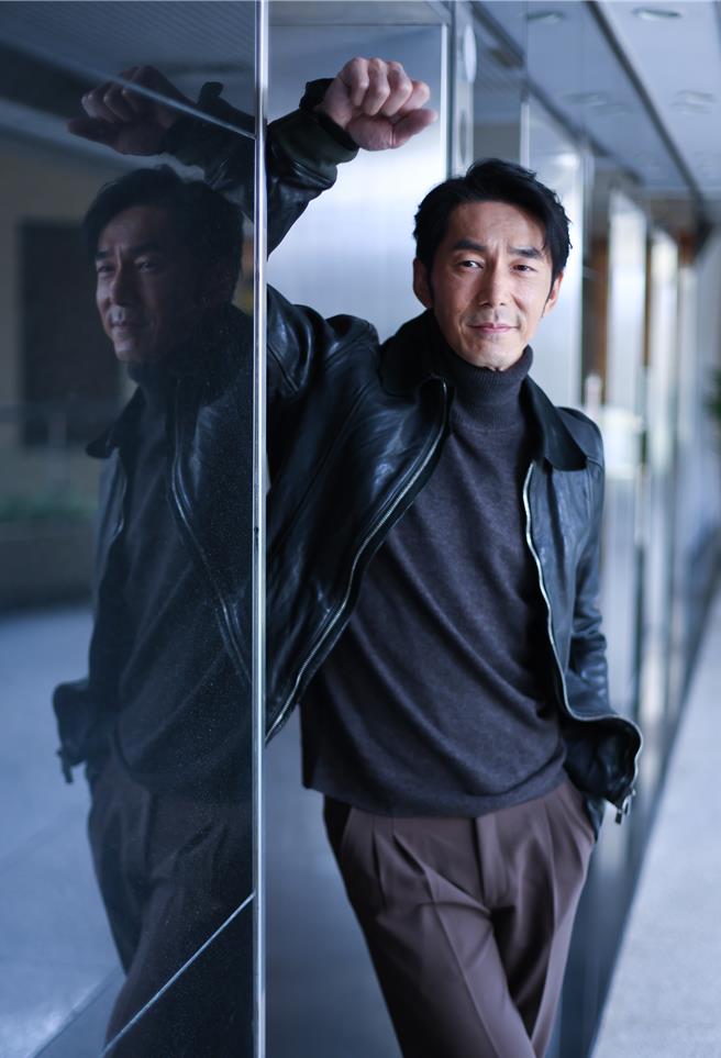 李李仁妙喻副業風波像打高爾夫，打不好下次再打好即可。（陳俊吉攝）