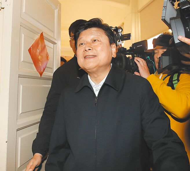 国民党立院党团总召一职确定将由立委傅昆萁（见图）出任，他29日在立法院受访时呛「柯总召唛走！」（刘宗龙摄）