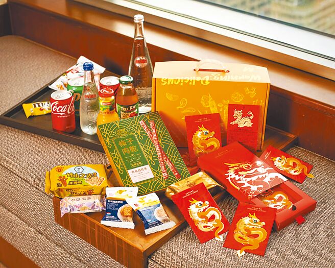 台北遠東香格里拉推出「幸福龍厚禮」住房專案，獨家龍年紅包、許願書籤等都可帶回家。（台北遠東香格里拉提供）