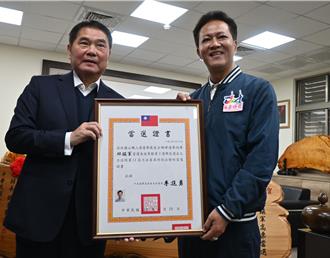 邱鎮軍轉戰立委成功 苗市長補選藍營採民調選將