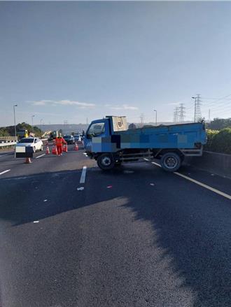 國3龍井段大貨車自撞 2人輕傷送醫