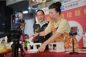 南投邀阿芳老師直播賣農產 冬筍蜜蘋果乾香菇秒殺