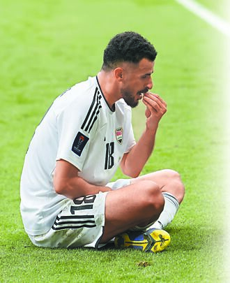 亞洲盃》伊拉克前鋒模仿「吃草」 吞紅牌遭約旦絕殺
