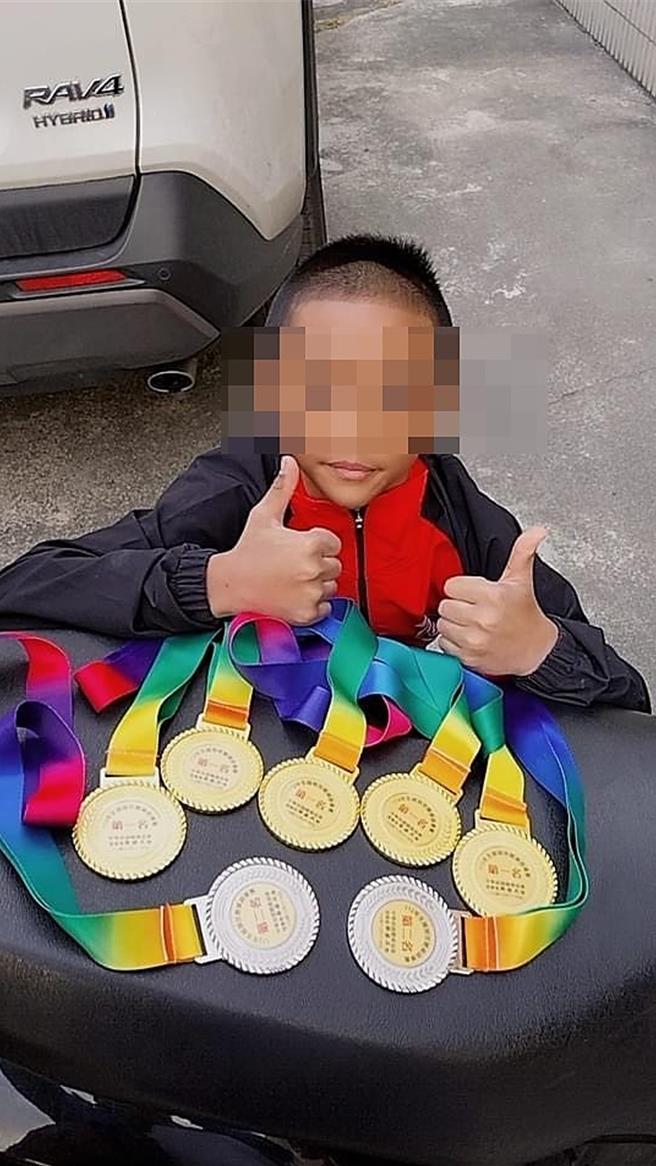 台湾世界展望会农历年前发放2460万助学金，帮助台东3300名清寒学子无忧上学、安心过年。（台湾世界展望会提供／萧嘉蕙台东传真）